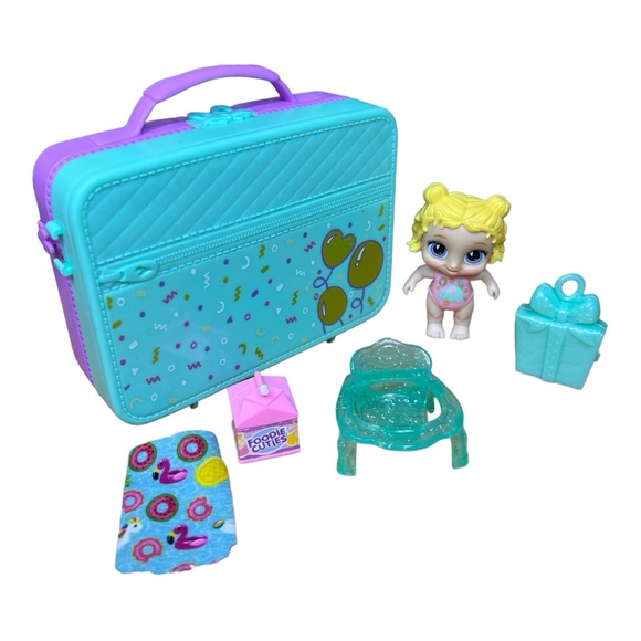 Baby Alive Foodie Cuties with 5 Surprise Toys Accessories - Picture 3 of 6